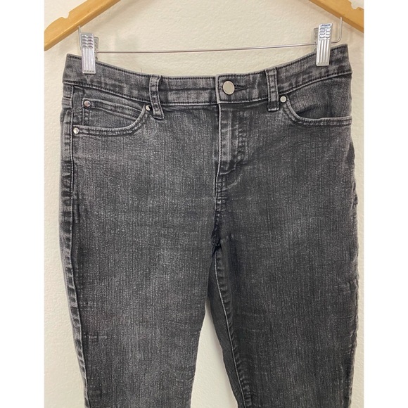 Jennifer Lopez • Distressed Edgy Black Capri Jean Pants - Picture 3 of 13